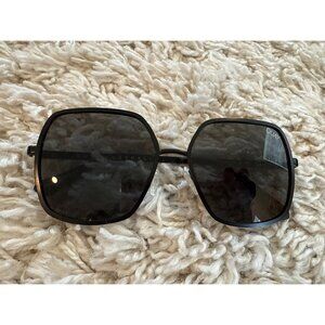 Quay Australia Undercover Sunglasses size 125 Black